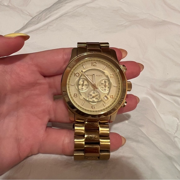 Michael Kors Oversized Runway Gold-Tone Watch (MK 8077) - Picture 4 of 6